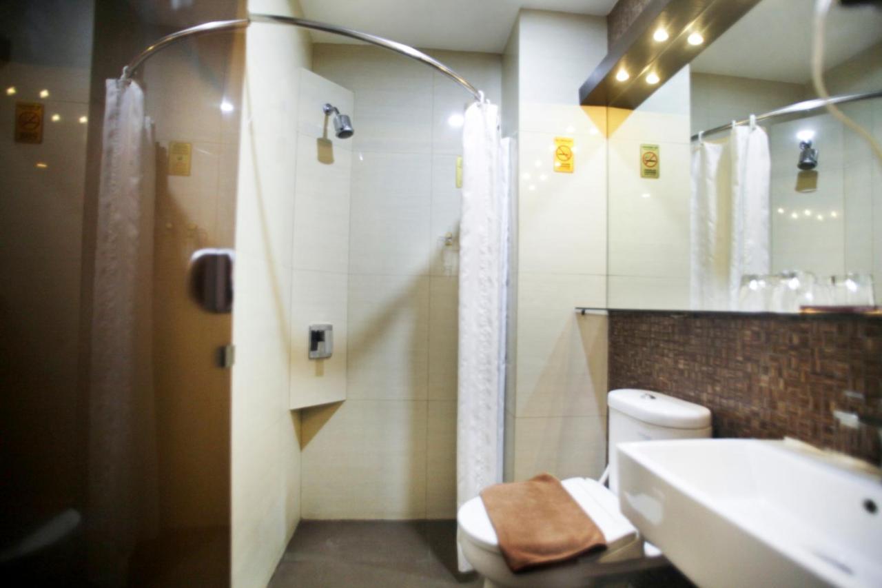 Favor Hotel Makassar City Center By Life Luaran gambar