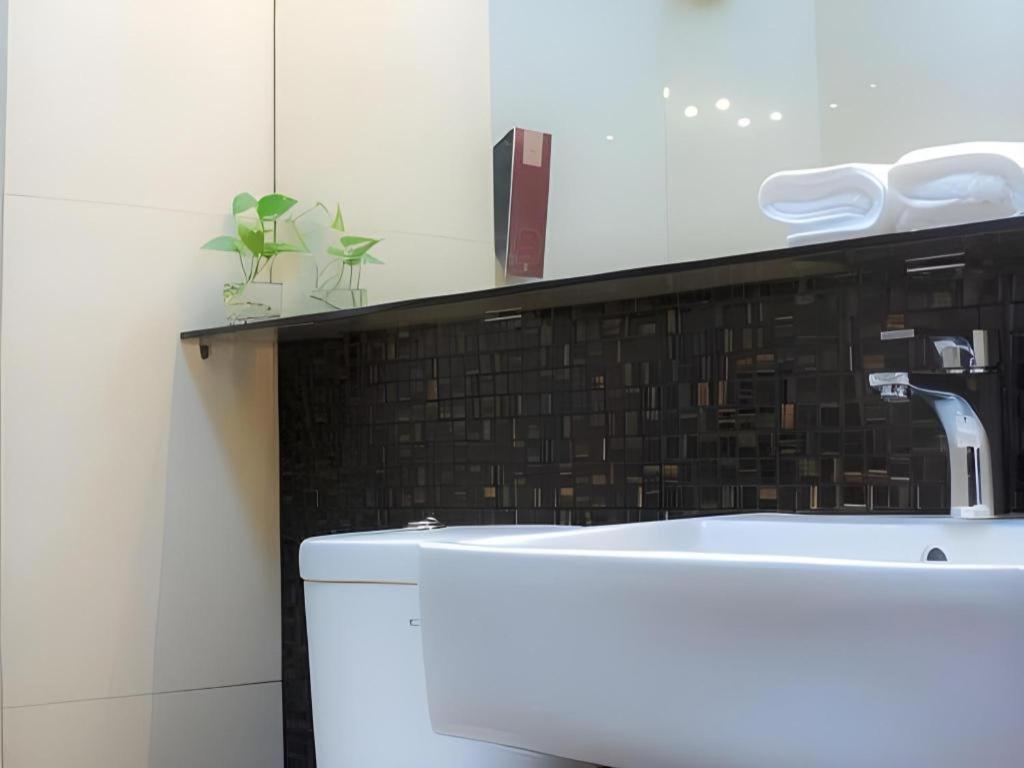 Favor Hotel Makassar City Center By Life Luaran gambar