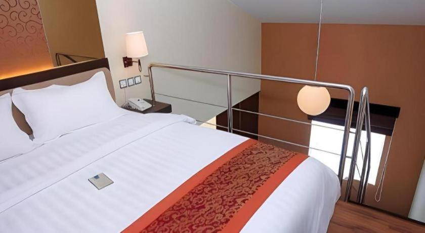 Favor Hotel Makassar City Center By Life Luaran gambar