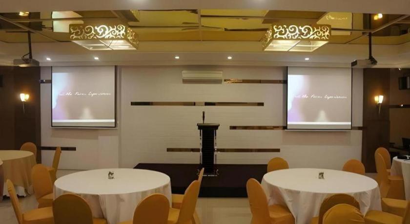 Favor Hotel Makassar City Center By Life Luaran gambar