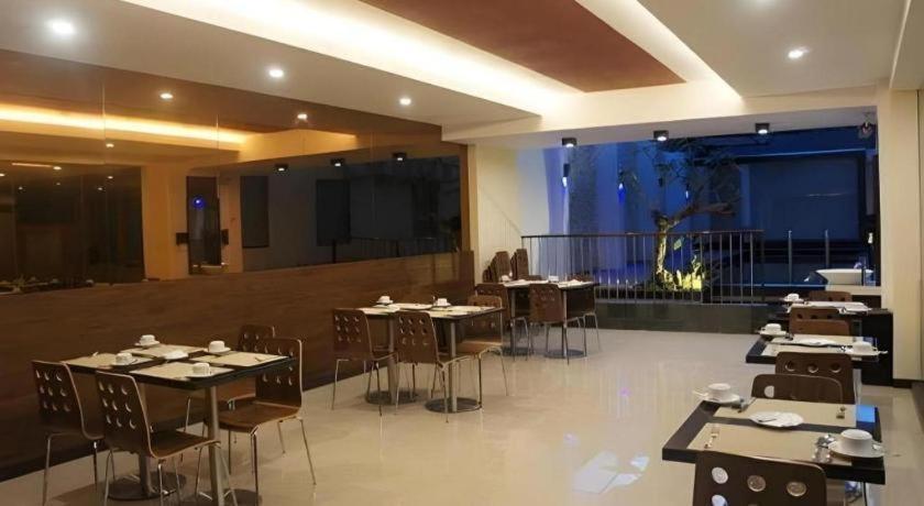 Favor Hotel Makassar City Center By Life Luaran gambar