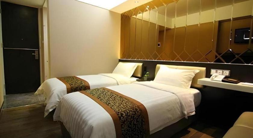 Favor Hotel Makassar City Center By Life Luaran gambar