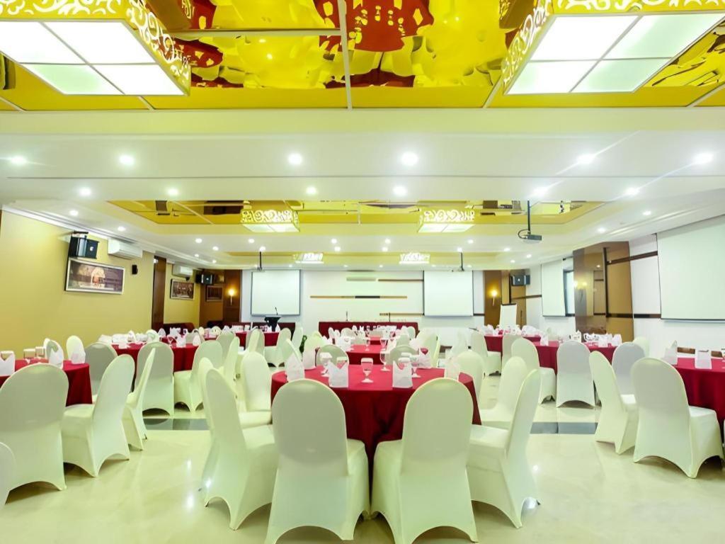 Favor Hotel Makassar City Center By Life Luaran gambar