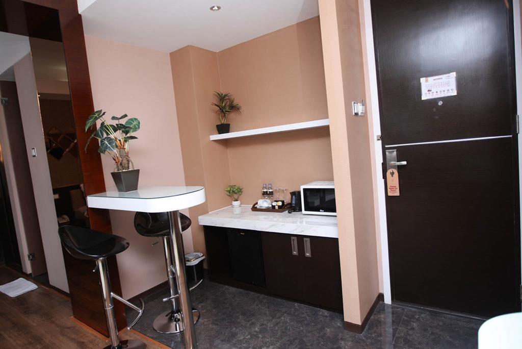 Favor Hotel Makassar City Center By Life Luaran gambar