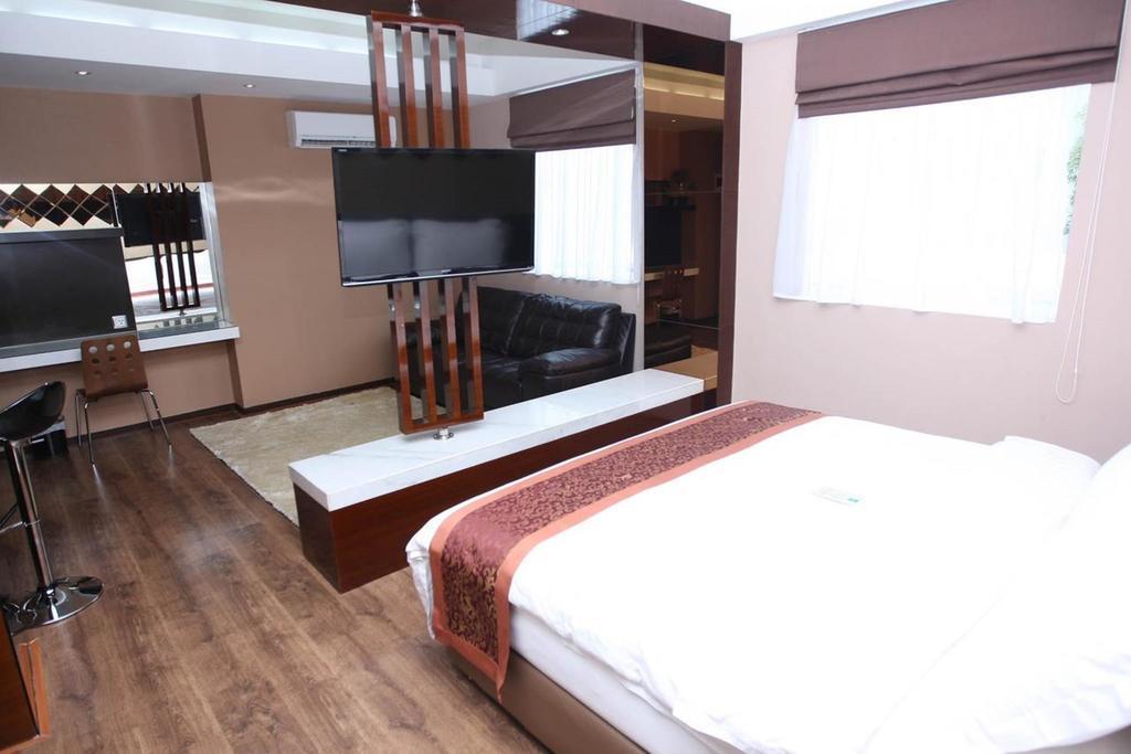 Favor Hotel Makassar City Center By Life Luaran gambar