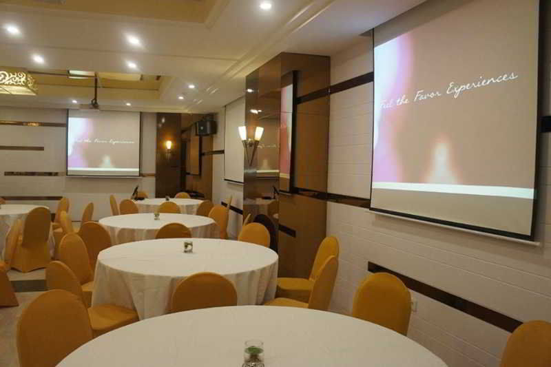 Favor Hotel Makassar City Center By Life Luaran gambar