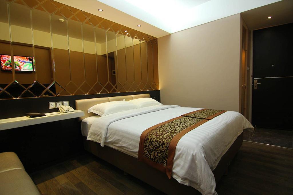 Favor Hotel Makassar City Center By Life Bilik gambar