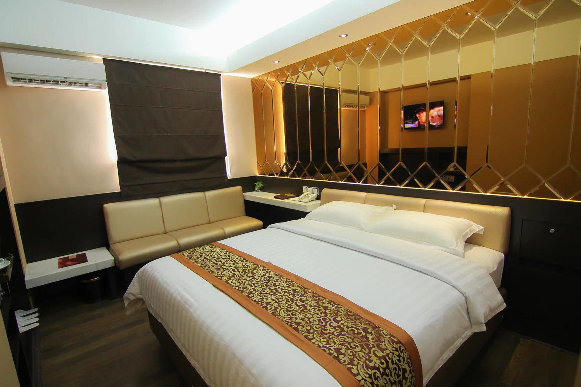 Favor Hotel Makassar City Center By Life Luaran gambar
