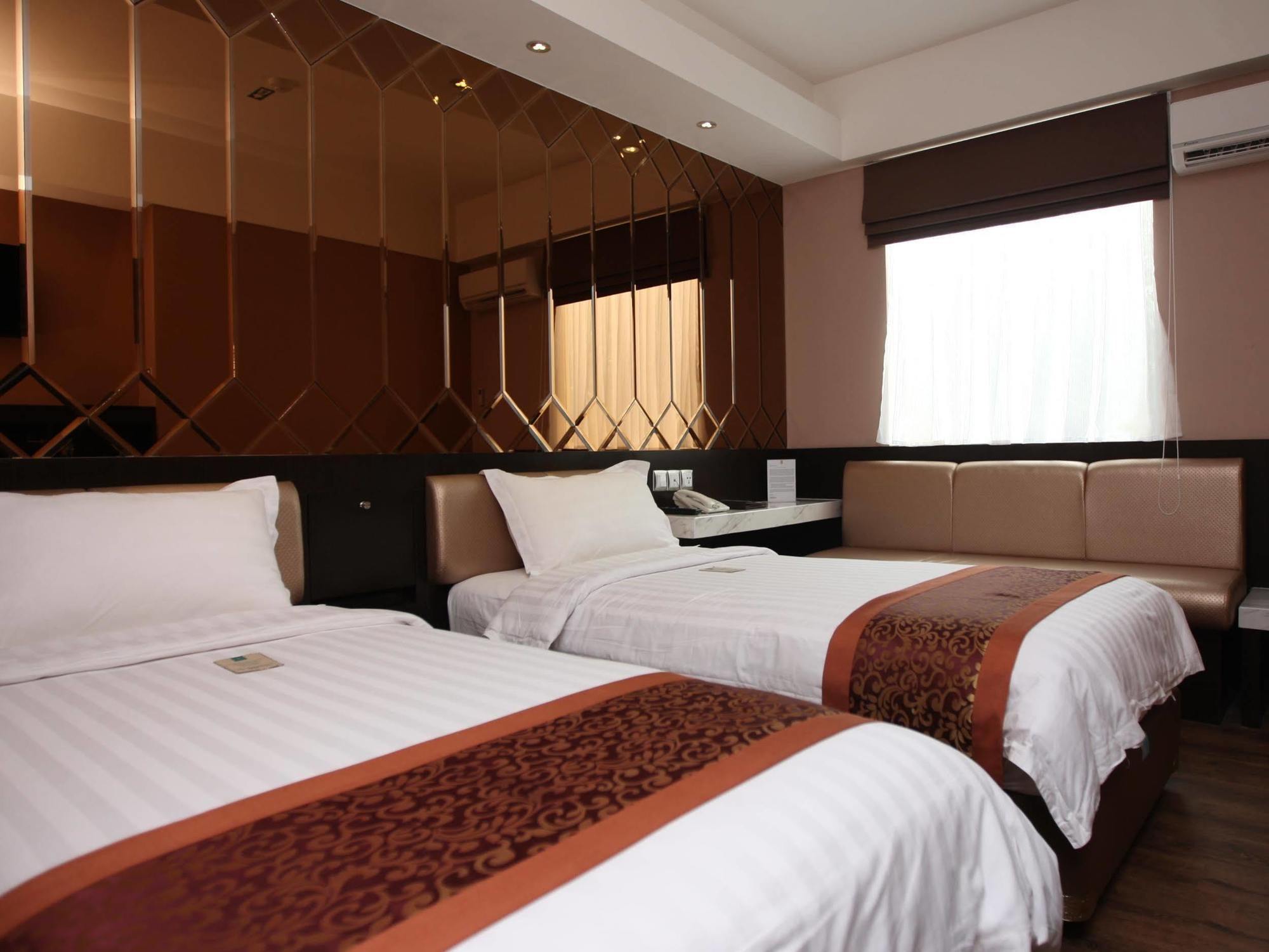 Favor Hotel Makassar City Center By Life Luaran gambar
