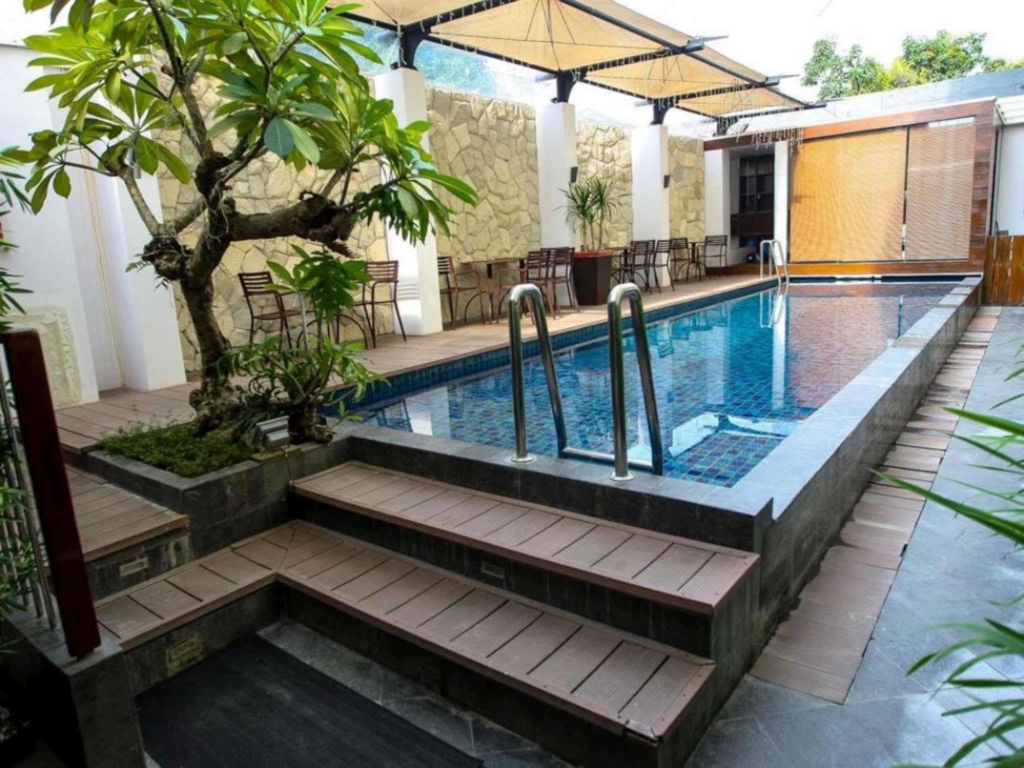 Favor Hotel Makassar City Center By Life Luaran gambar