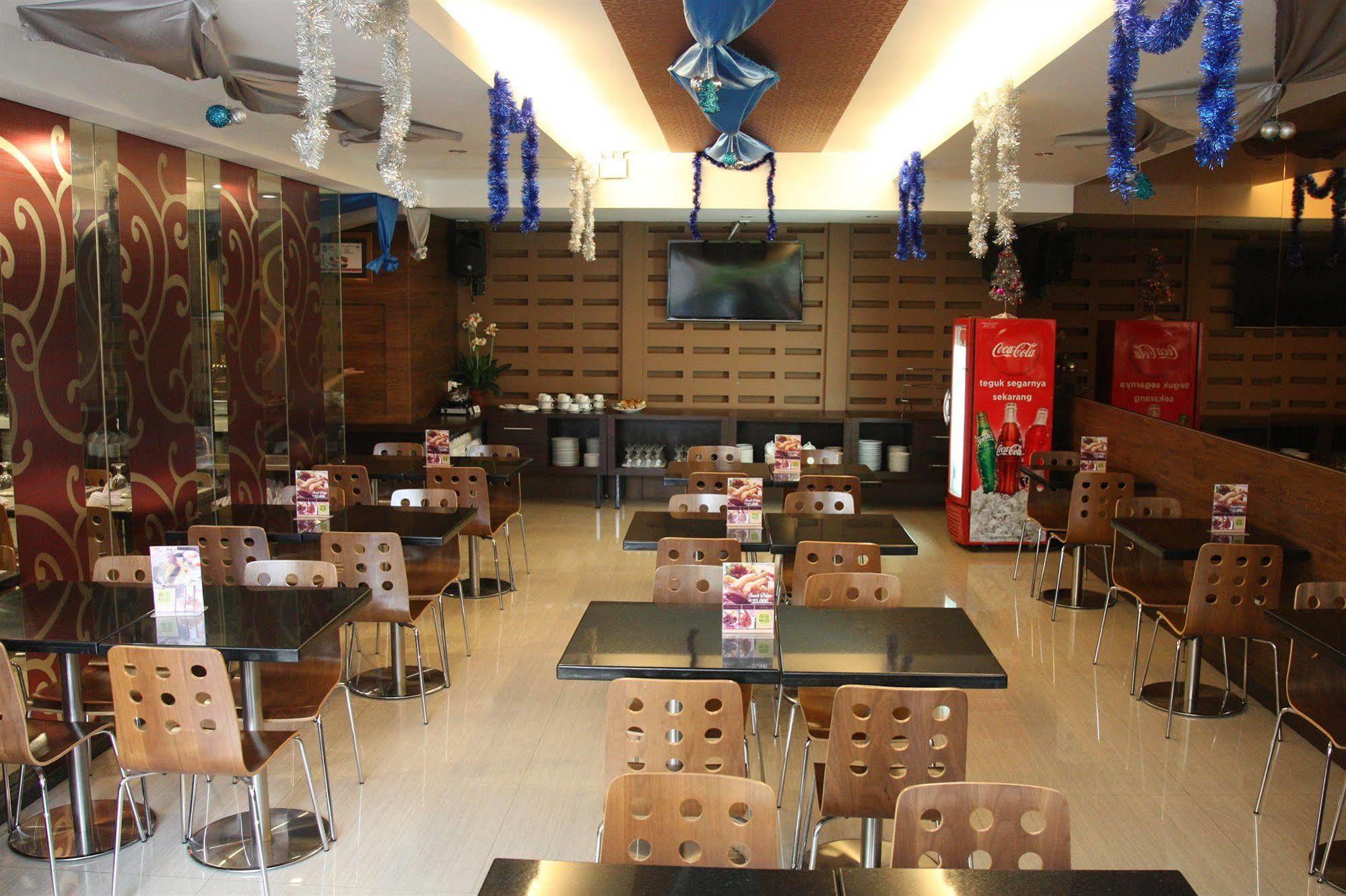 Favor Hotel Makassar City Center By Life Luaran gambar